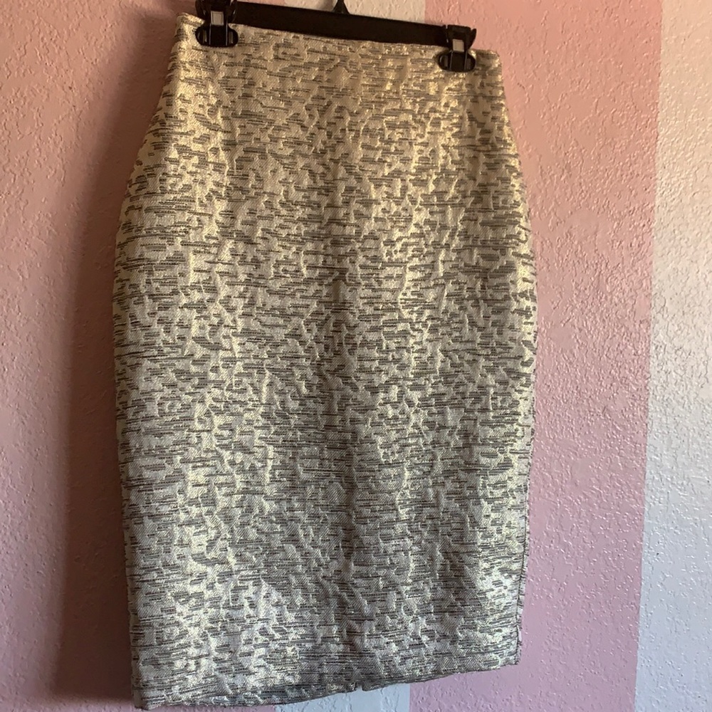 ✨ Worthington gold pencil skirt ✨